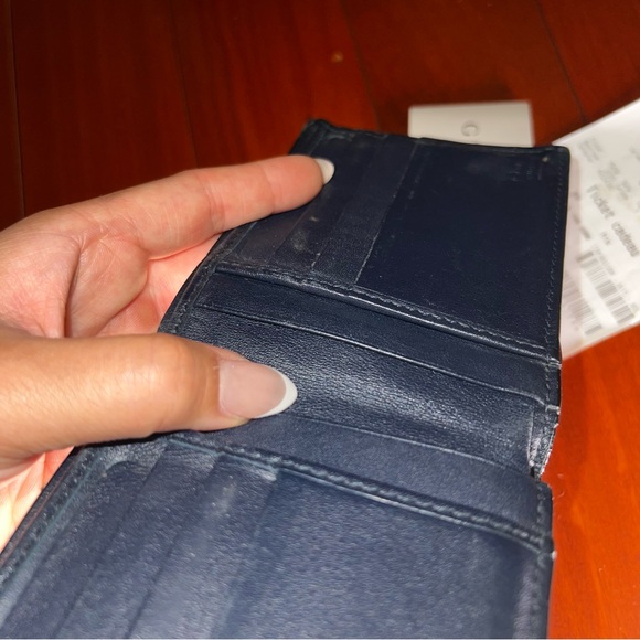 GUCCI Men’s MicroGuccissima GG Logo Leather Wide Bifold Navy Blue Wallet - Picture 10 of 16